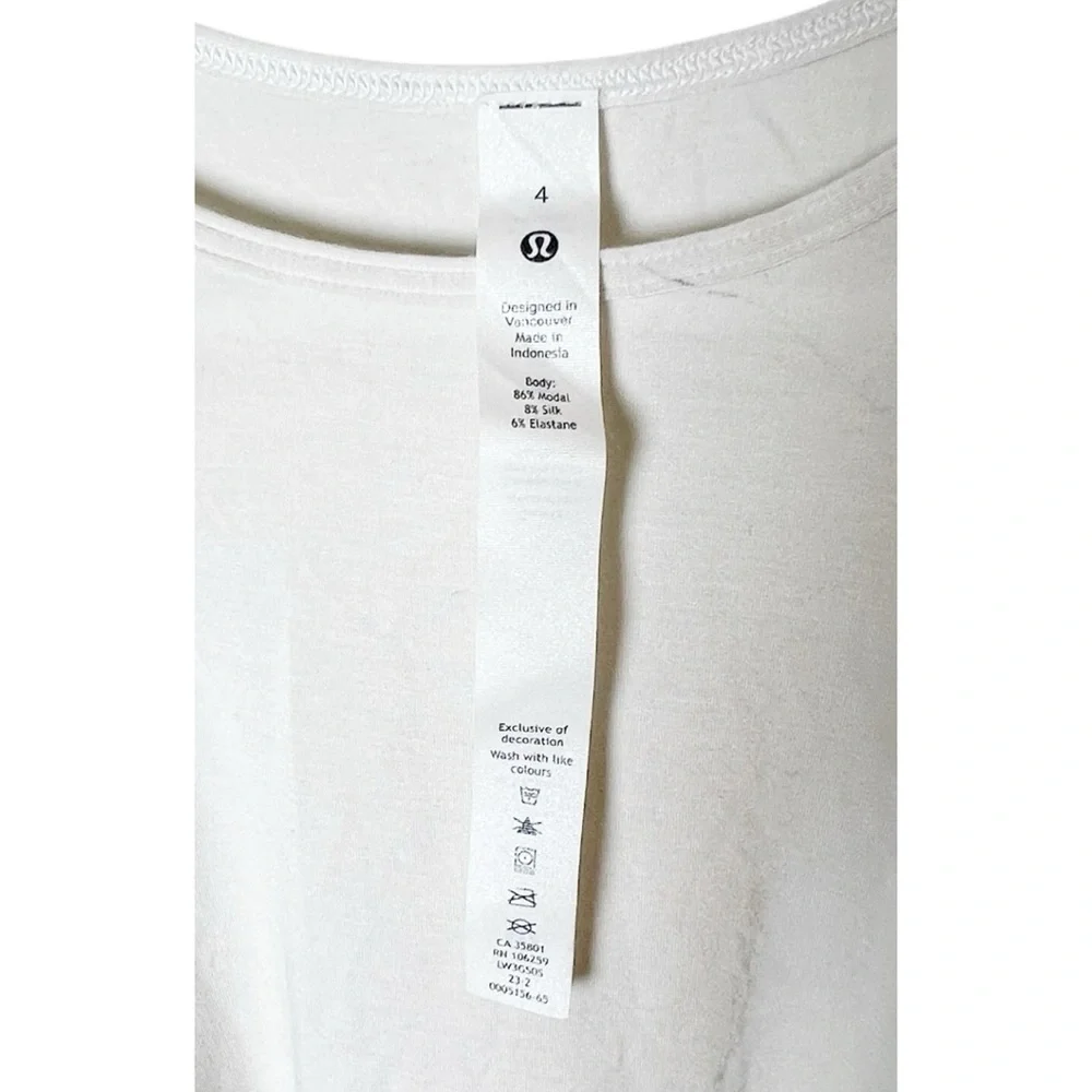 Lululemon Shoulder Cut-out Yoga T-shirt in bone size 4 flaw
